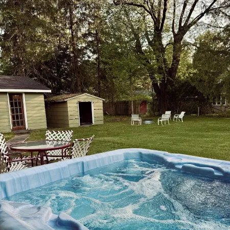 Chic Dunes Cottage W/ HOT TUB near Warren Dunes / Lake MI!