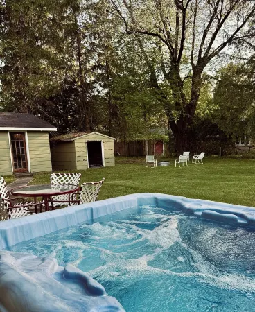 Chic Dunes Cottage W/ HOT TUB near Warren Dunes / Lake MI!
