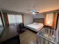 Charming Home 10min from Airport, close to DT Atlanta . Enjoy privacy & comfort! Hotels in Riverdale