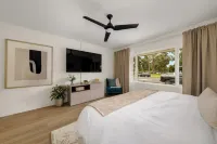 New 2 En Suite Bedrooms, Balboa Park,  Lux, 85" TV, Parking!