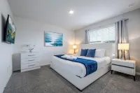 Solara's BEST! New 6 br home! Free pool heat! Hotels near Omni Orlando Resort at ChampionsGate