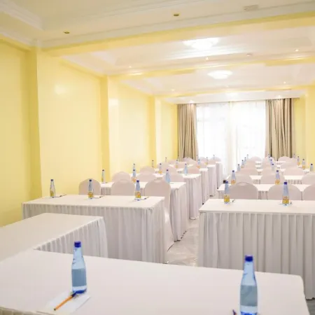 La Beila Hotel Meru