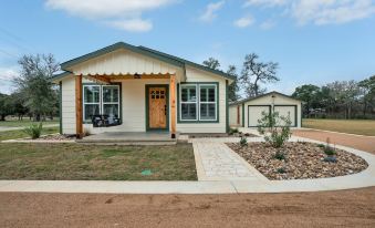 Upscale Home with Pool and FirePit - Close to Mercer St!