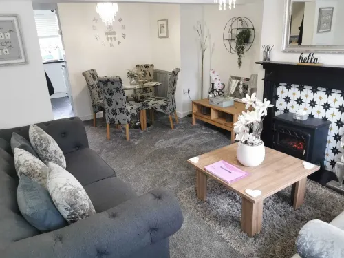 2-Bed House in Macclesfield Cheshire - 3-Star