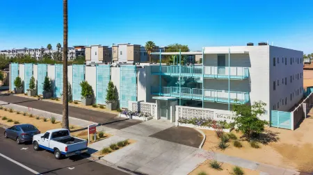 Funky Pool Side Cabana in Dtphx Отели рядом с достопримечательностью «Центральная библиотека Бертон Барр»