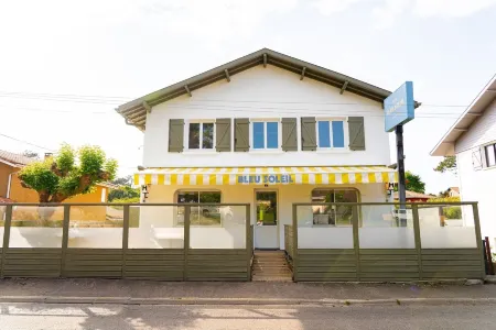 Hotel Bleu Soleil Отели в г. Лабенн
