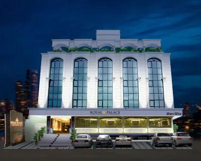 호텔 로열 팰리스 잘가온 마나파 옥시겐 파크, 뉴 가든 주변 호텔