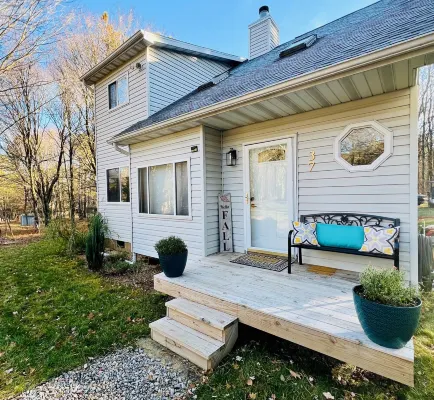 Cozy 3-bedroom cottage with AC and WiFi in lovely Albrightsville