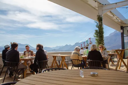 The Babel Community Hôtel - Grenoble Bastille Отели рядом с достопримечательностью «Музей сопротивления и де­портации»