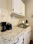 Midtown Studio w/ Bath & Kitchen- Walk To Restaurants & Nightlife!
