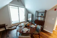 Cozy Loft steps from VT Downtown