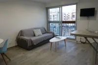 Quai honor sea view T2 4 pers redone nine port bormes swimming pool parking