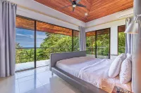 New!!-All Suite House & Killer Views. On-site Staff-Gated Community-Paved Road Hotels in Savegre