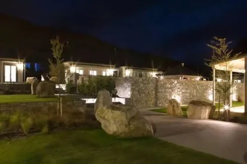 Cozy 3 Bedroom Cottage with Pool Hotels in Cardrona