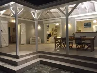 VILLA 4 STARS STANDING THE FEET IN THE WATER SWIMMING POOL AND PRIVATE GARDEN