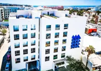 New 2-bedroom condo in beautiful Cabo San Lucas, Pools, Views, Gym + Amenities! โรงแรมใกล้The Arch of Cabo San Lucas