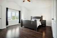Spacious 5 Bedroom Home in London Hotels near Walmart Supercentre