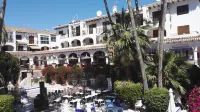 Lovely corner apartment full of light ,Villamartin Plaza, close to golf & beach Hotels in Villamartin