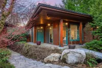 Garden Guesthouse at Lakefront Manor 벨링햄 국제공항 주변 호텔