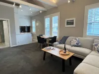 Tinakori Village Retreat - Renovated apartment in a charming heritage building