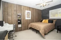Metro Airport Suite located near busy streets and highways! ASK ABOUT CAR RENTAL