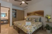 Awesome Location for 5th AVE & BEACH access without  noise! INCREDIBLE ROOFTOP - بيت ضيافة