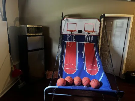 Atl. Motor Speedway- Tucked Away In Comfort 4 Bedrooms totaling, 7 Beds