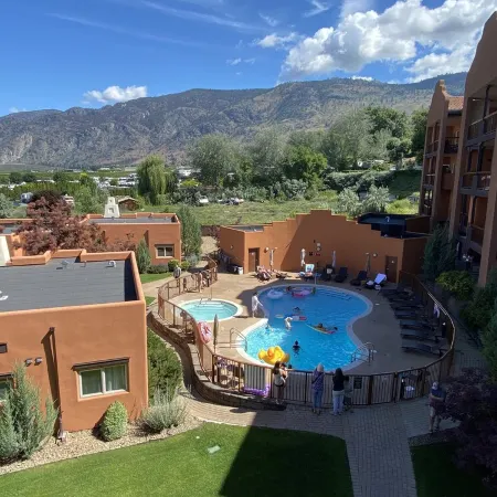 Large Lakefront 3 Bed Condo With Gorgeous Osoyoos Lake and Mountain Views