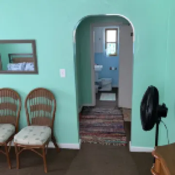 Beach Side Studio #5 -  Pet Friendly, WiFi, Off-Street Parking, Large Smart TV