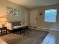 Spacious End-Unit 1-bedroom apartment with AC and WiFi in enjoyable Texarkana