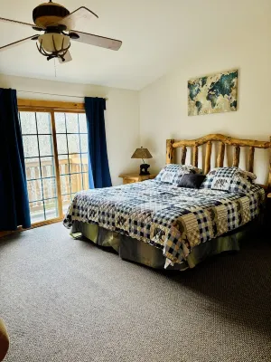 Hike and enjoy a relaxing time at Starved Rock! Family-Size Cozy Cabin