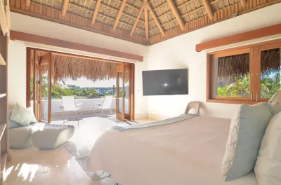 Tropical Golf View Villa. Steps to the ocean with a Gym and Theater-game room.  호텔