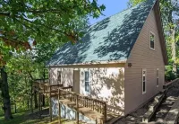 Close to Disney Dam the off-road adventurer and great cove for paddle-boarding