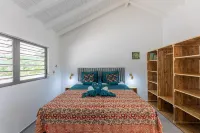 *PRACHING* The Luxury 8 person Villa Vista Lena in the neighborhood of Jan Thiel. See x1f3a5;!