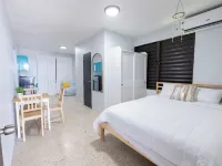 Cozy Studio Type Apartment across Jobos Beach, Isabela. WIFI & A/C. Hotels in Bajura