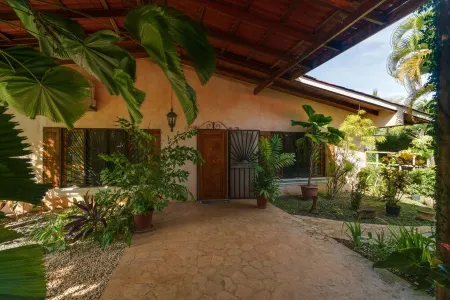 Exclusive 5 Bedroom Rainforest Retreat, Ocean/ Mountain View’s /sleeps 12