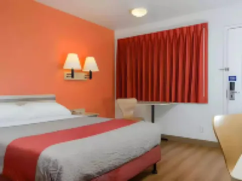 Super 8 by Wyndham Turlock Hotels in Turlock