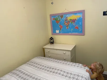 Cozy 3 bedroom cottage, short walk from the beach