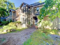 Poconos Getaway★Modern Renovated Lakeside Home★Pool 3 Bed 2.5Bath Crested Falcon