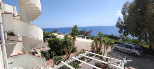 A terrace overlooking the sea 19084041C226886