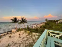 PRIVATE OCEANFRONT BEACH BUNGALOW! SNORKELING REEFS PADDLEBOARDING!
