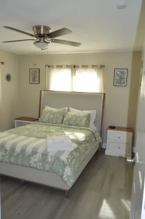 Pet Friendly Fully Renovated Cozy Springs Retreat Отели в г. Ситрэс-Спрингс