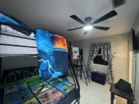 Cozy 3-bedroom house in peaceful Spring Hill with WiFi, AC. Sleeps up to 15