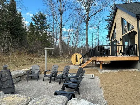 Le chalet Polaire au Mont-Sainte-Anne, bikes, skis et pets frendly!