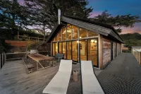 Coastal Zen Escape  Ocean Views • Fireplace • Wi-Fi