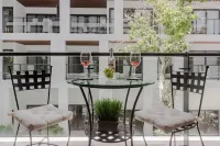 Awesome Location for 5th AVE & BEACH access without  noise! INCREDIBLE ROOFTOP - بيت ضيافة
