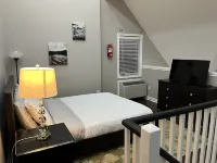 Relaxing Condo with a year round hot tub!