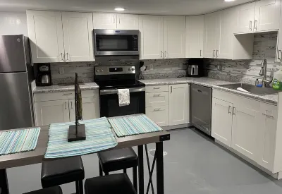 Cozy new 2 big bedrooms, 1bathroom kitchen&appliances , washer&dryer 1 garage Hotels in 