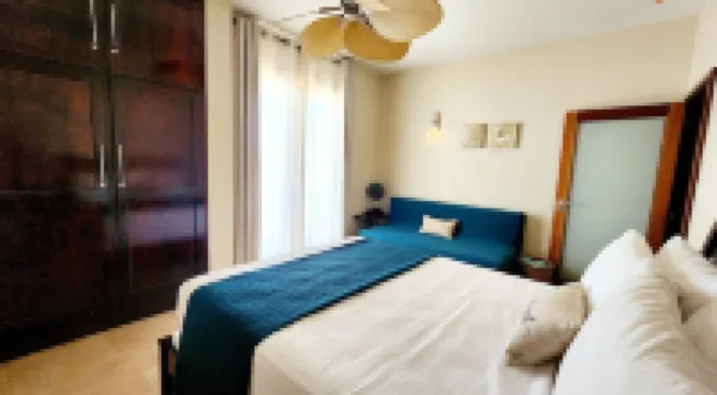 Luxury Beachfront 2 Bedroom Condo In The Heart Of Philipsburg/Great Bay
