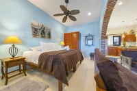 Oceanside Casita "Xalapa" with a/c and pool    5 min stroll to beach